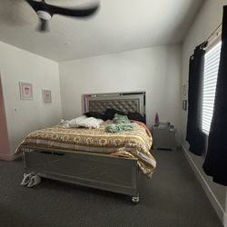 King Size Bed W Night Stand & Dresser