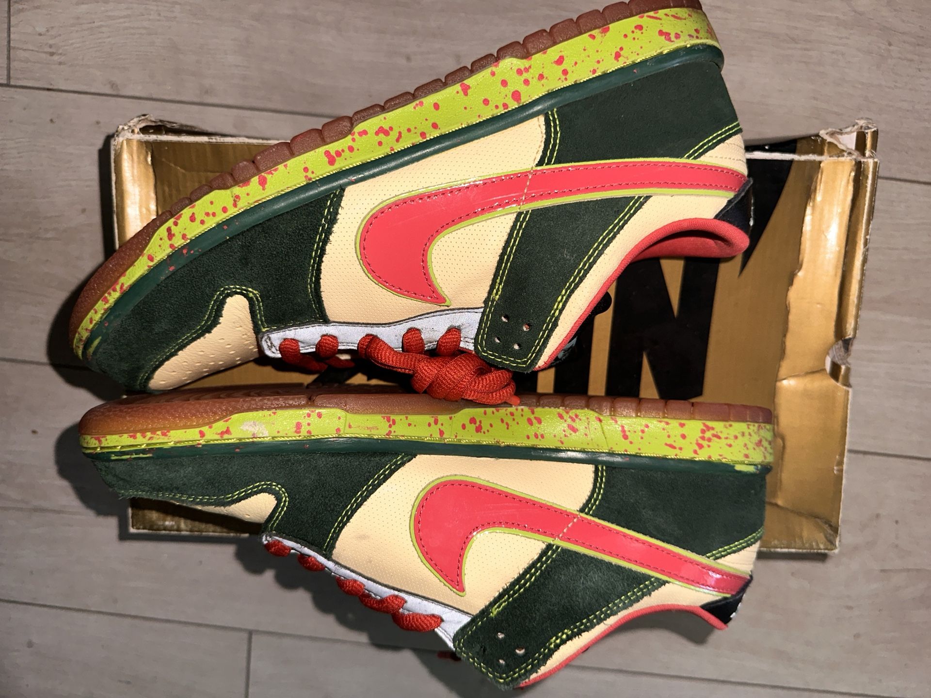 Nike Sb Dunks- Mosquito Low for Sale in San Bernardino, CA - OfferUp
