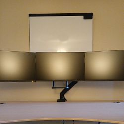 Triple Gaming Monitor Setup