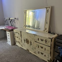 🚚 Moving out sale! Drawers, Night Stands, Mirror