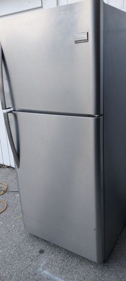 REFRIGERATOR FRIGIDAIRE