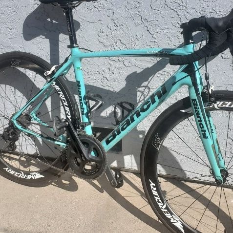 bianchi carbon road bike sale Vertigo (54cm) Shimano 105 South Tampa Bicycle Co speed electronic drivetrain and integrated power meter USED 2022 Bianchi Sprint 55cm