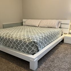 King size Bed Frame White Modern, Mattress included!!