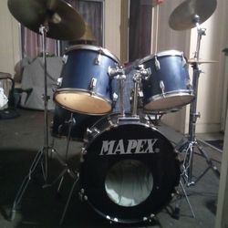 Bateria Drums MAPEX 5 Pc Drum Set Complete w BassPedal, Cymbals&Hi-Hats, Hardware or Stands, 2 Pairs of Sticks and a Drum Tuning Key $285 obo