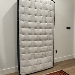 Like new Twin Mattress 