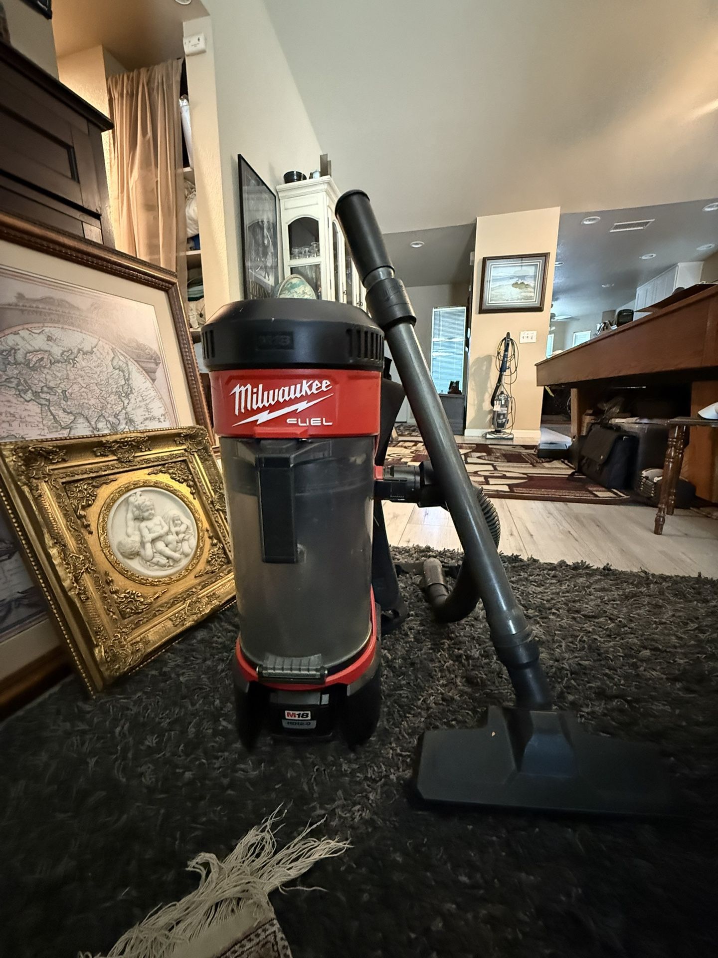 Milwaukee Vacuum w/battery
