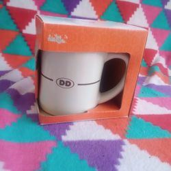 2011 Dunkin Donuts DD Diner Ceramic Mug Coffee Cup 12 oz.

