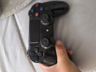 PS4 Monitor With Controller