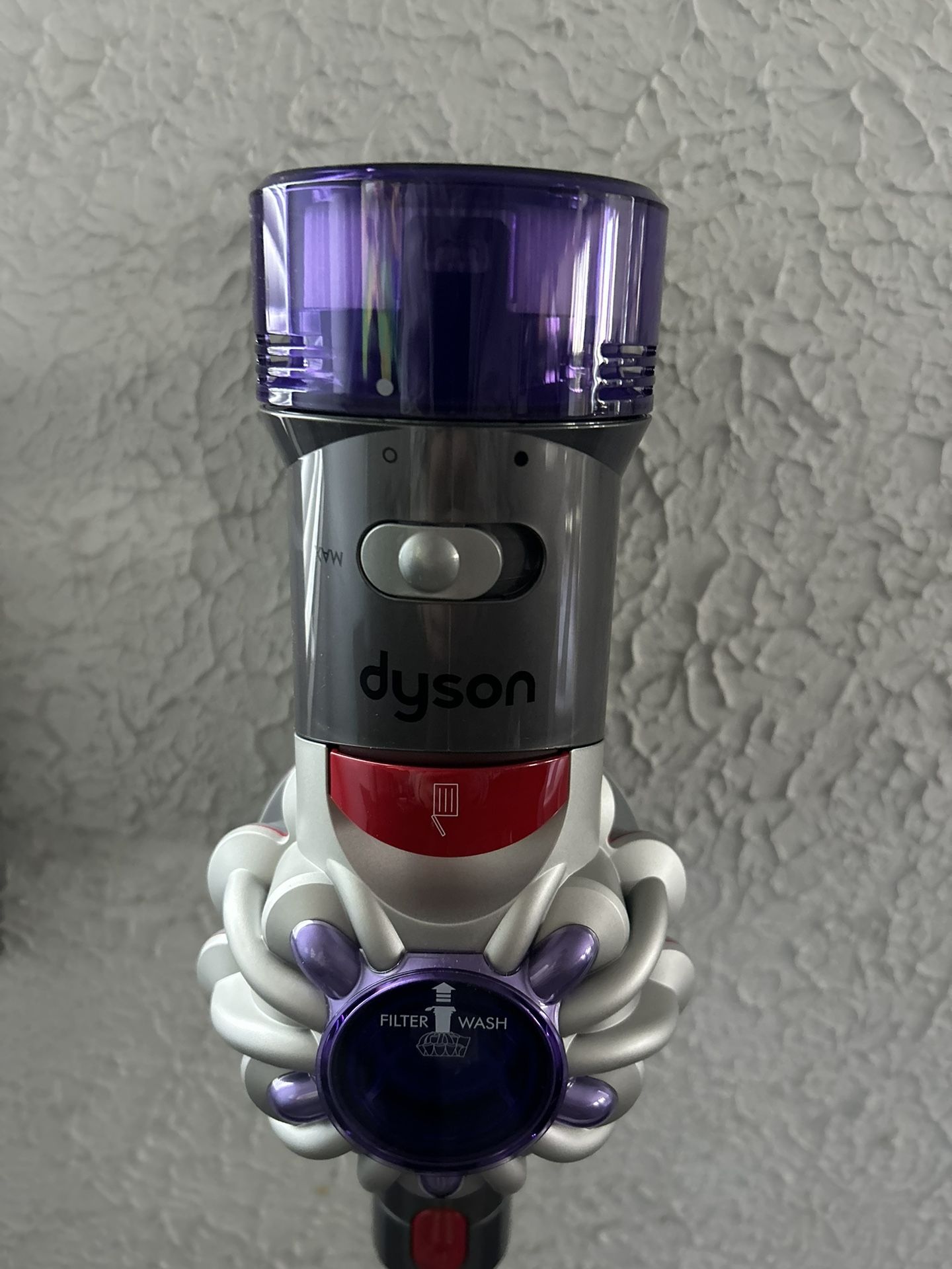 Dyson V8  cordless vacuum 