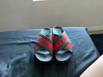 Woman Gucci slides
