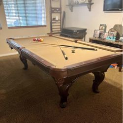 Pool Table 8ft ( Free Delivery & Set Up & Color Felt Of Your Choice Included ) 