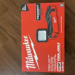 Milwaukee M12 12-Volt Lithium-Ion Cordless PACKOUT Flood Light w/USB Charging