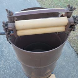 Classic Service Station Chamois Wringer 