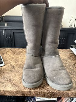 UGG BOOTS SIZE 8 $25