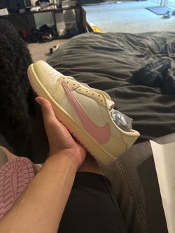 Jordan 1 low Travis Scott Shy Pink Sz 11.5