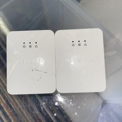 2 - NETGEAR XAV2001 Powerline AV 200 Ethernet Adapter  