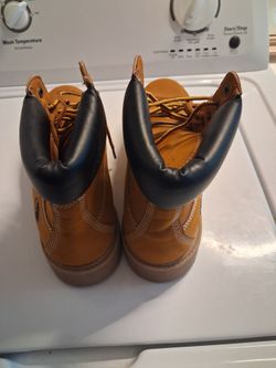 Bass size 9 work boots New.