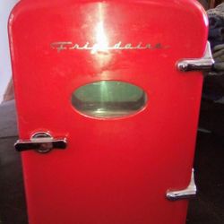 REFRIGERATON   RED  RETRO MINI FRIGIDAIRE