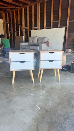 Set of 2 Mid-Century Modern Nightstands / Bedside Tables