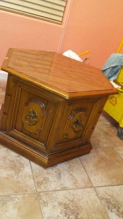 Antique coffee/end table