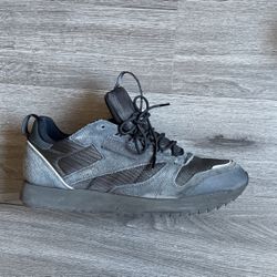 Size 10.5 Reebok Classic 