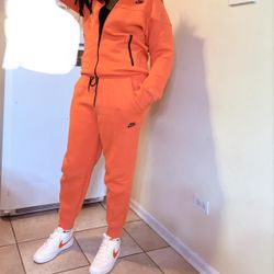 Nike Tech Fleece Orange Suit
