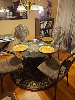 Table With 4 Chairs $100