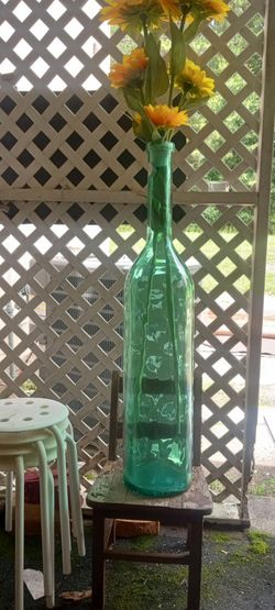 New 39 in tall recycled glass floor vase high quality thick and elegant made in Portugal