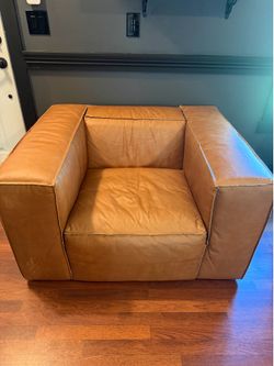 TAN LEATHER CHAIR YOU PICK UP