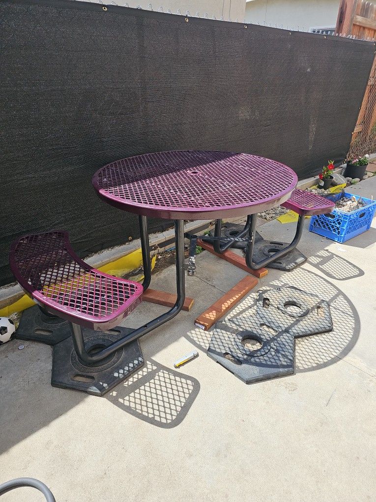 Pinic Table