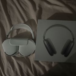 AirPod maxes 