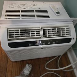 GE Window Air Conditioner (ENERGY STAR)
8,000 BTU (cools up to 450 sq. ft.)