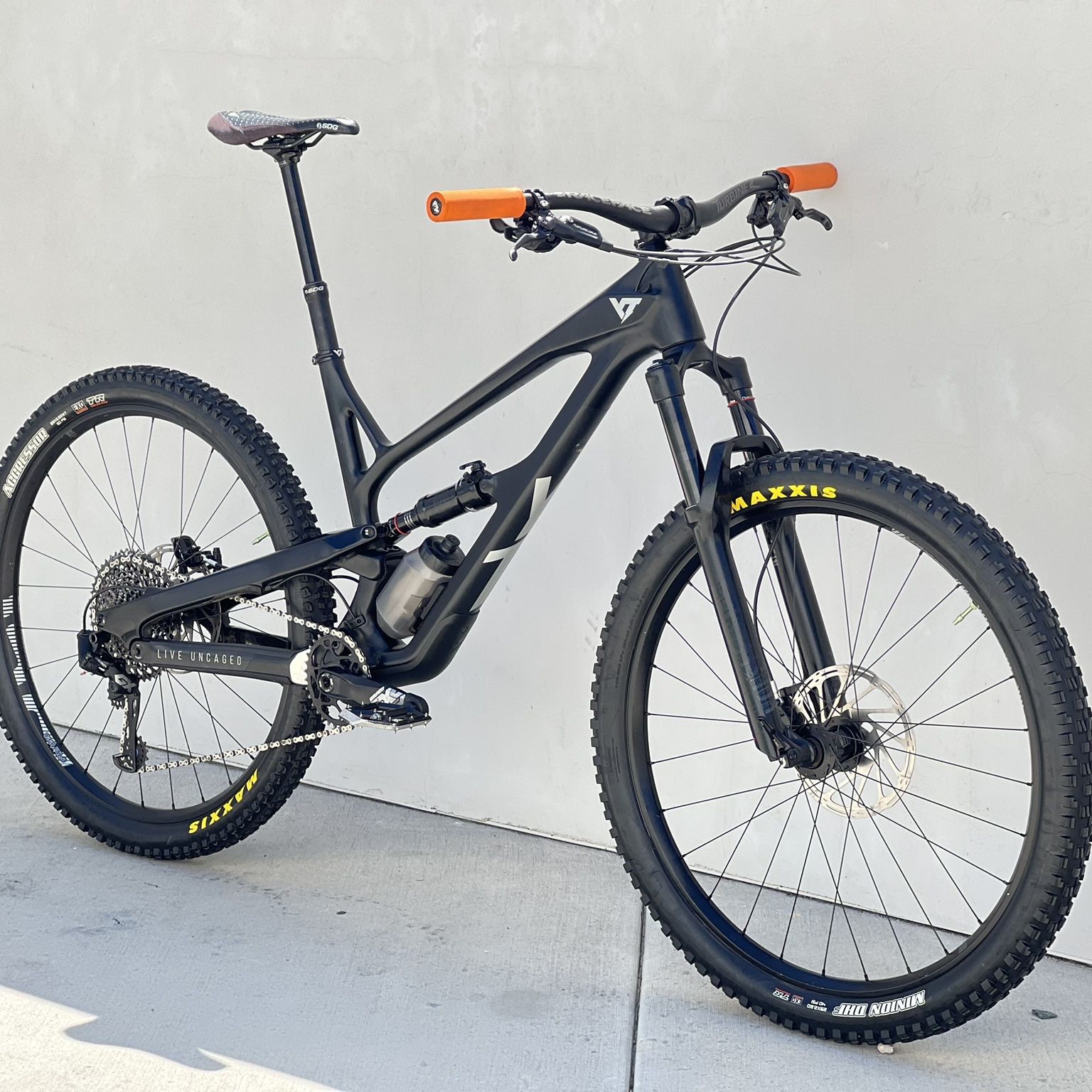 Like NEW YT Jeffsy PRO Carbon Full Suspension Mountain Bike. EXTRA LARGE (XL). SRAM GX 12 sp. Dropper Post. 29er