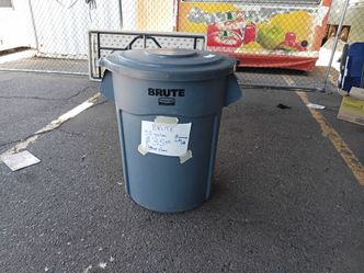 Brute 55 gallon can with lid