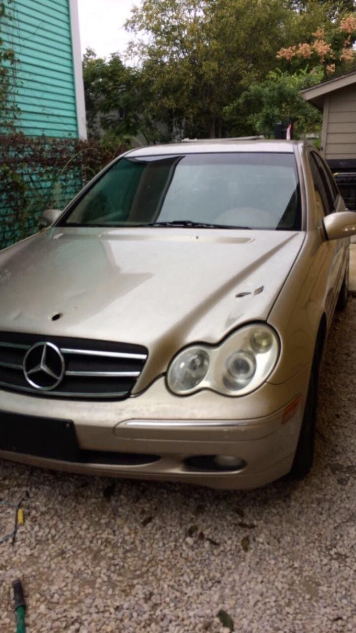 2002 Mercedes Benz parting out.