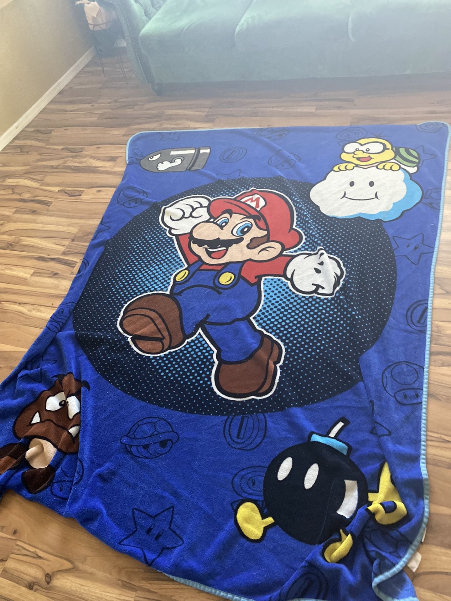 Collectible item Mario super Brose big plush blanket 6 x 7’