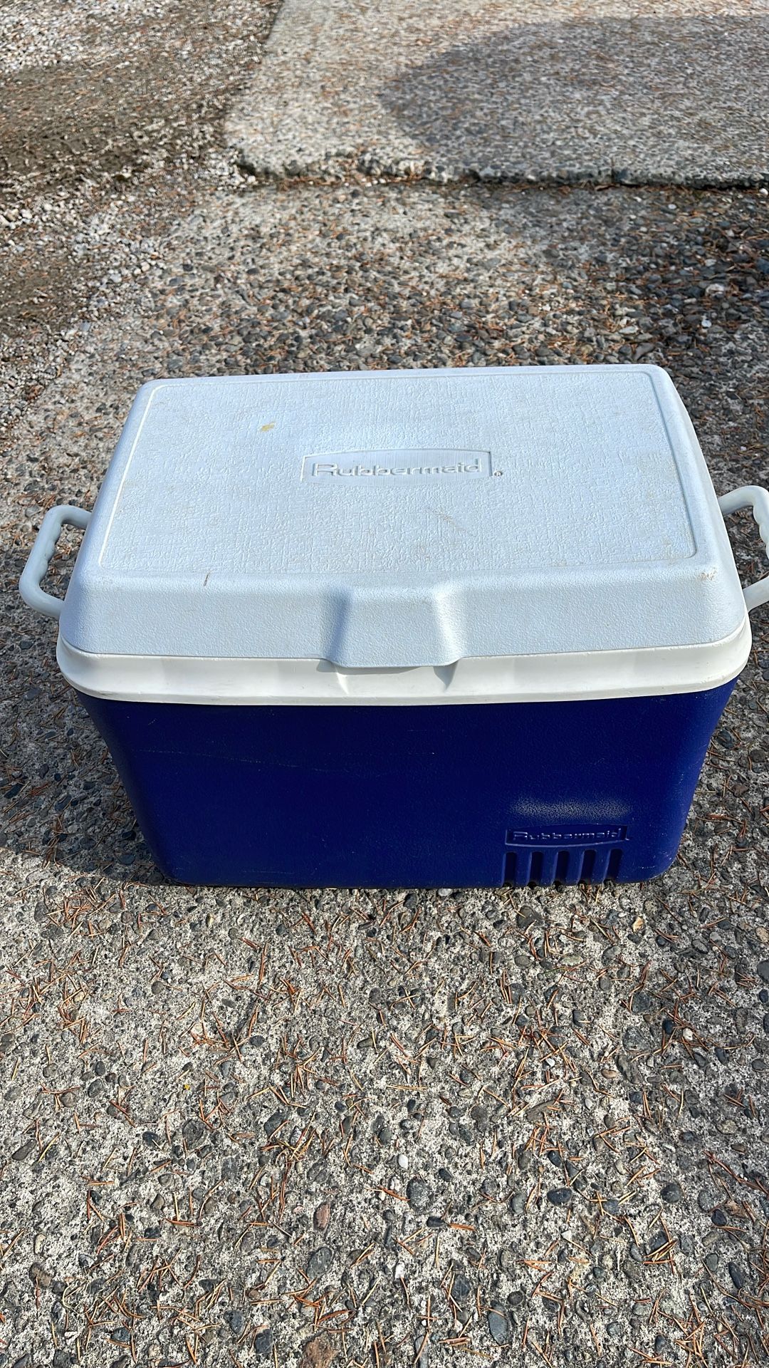 Rubbermaid Cooler