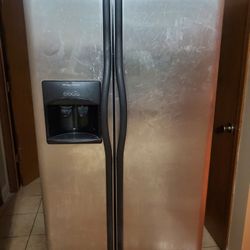 Icing  Water Fridge  Frigidaire 