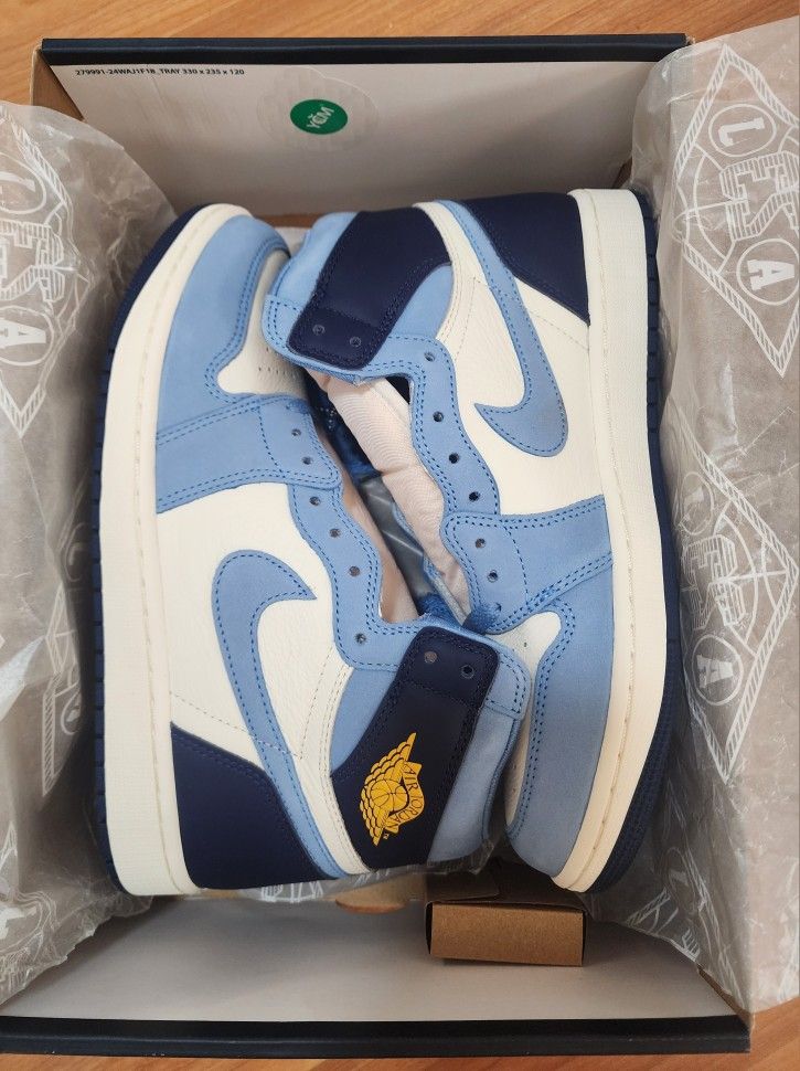 NEW Nike Air Jordan 1 High OG First in Flight Sneakers US M9/L10.5 | EU 42.5 with Tags and Box