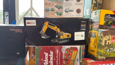 Remote Control Excavator Toys for Boys Realistic Metal Bucket RC Excavator with 680° Rotating Cab, Full Function Remote Control Construction Vehicle G