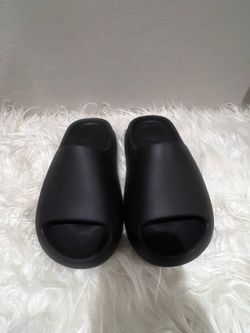 New Yeeze YS-01 Black Slides Size 4
