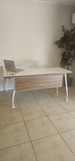 Modern L-Shaped Office Desk with Cable Slot – Clean, Spacious, Sturdy