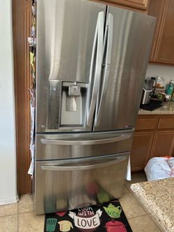 LG French door standard size refrigerator