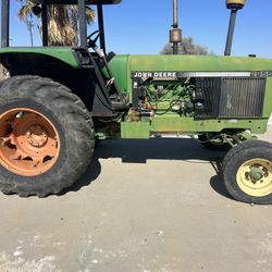 John Deere $8900