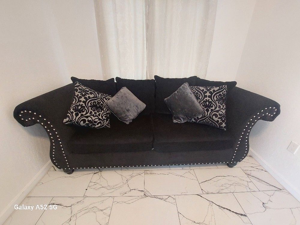 2 Sofas