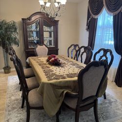 Beautiful set with Solid Wood Dining Table, 8 Chairs & Buffet/Hutch .