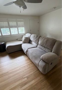 Sectional couch w/ left facing chaise