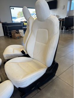 17-23 Model 3 Set of 5 Seats white interior