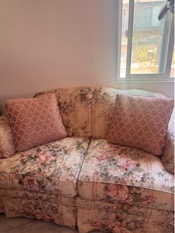 Pink vintage love chair