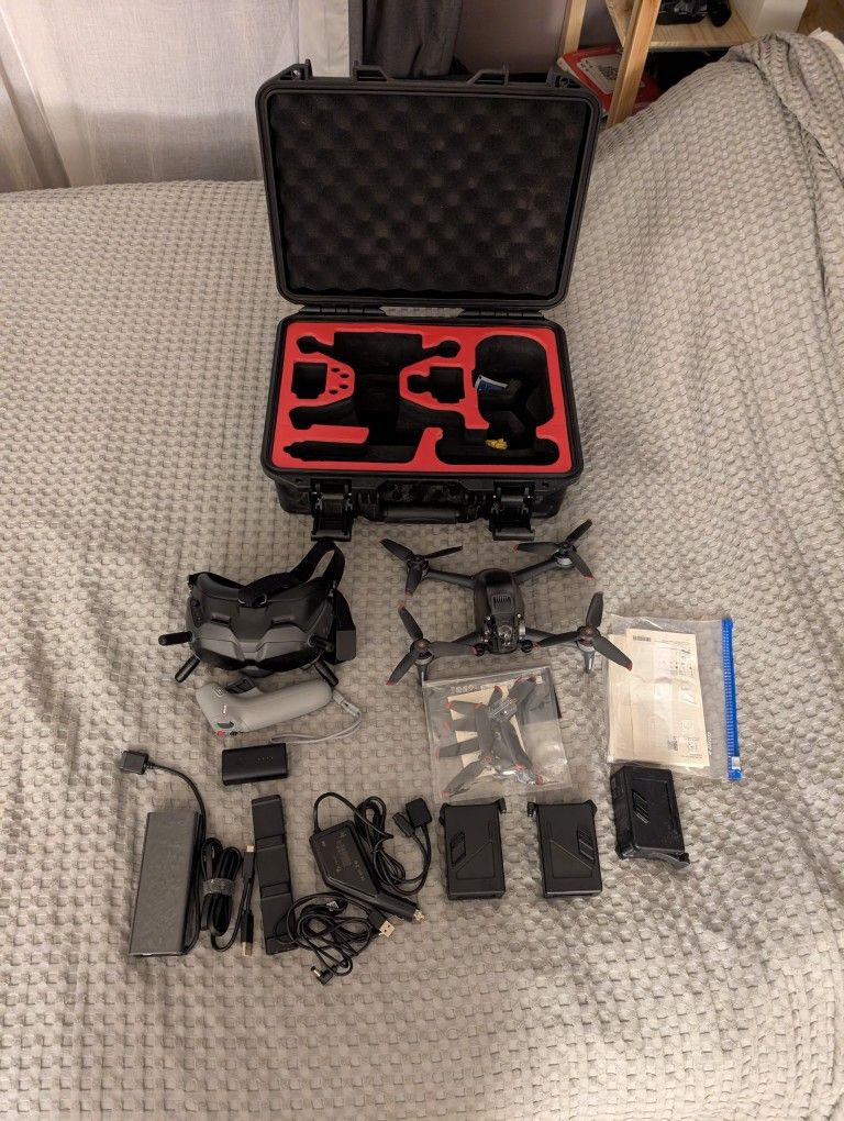 DJI FPV Fly More Combo